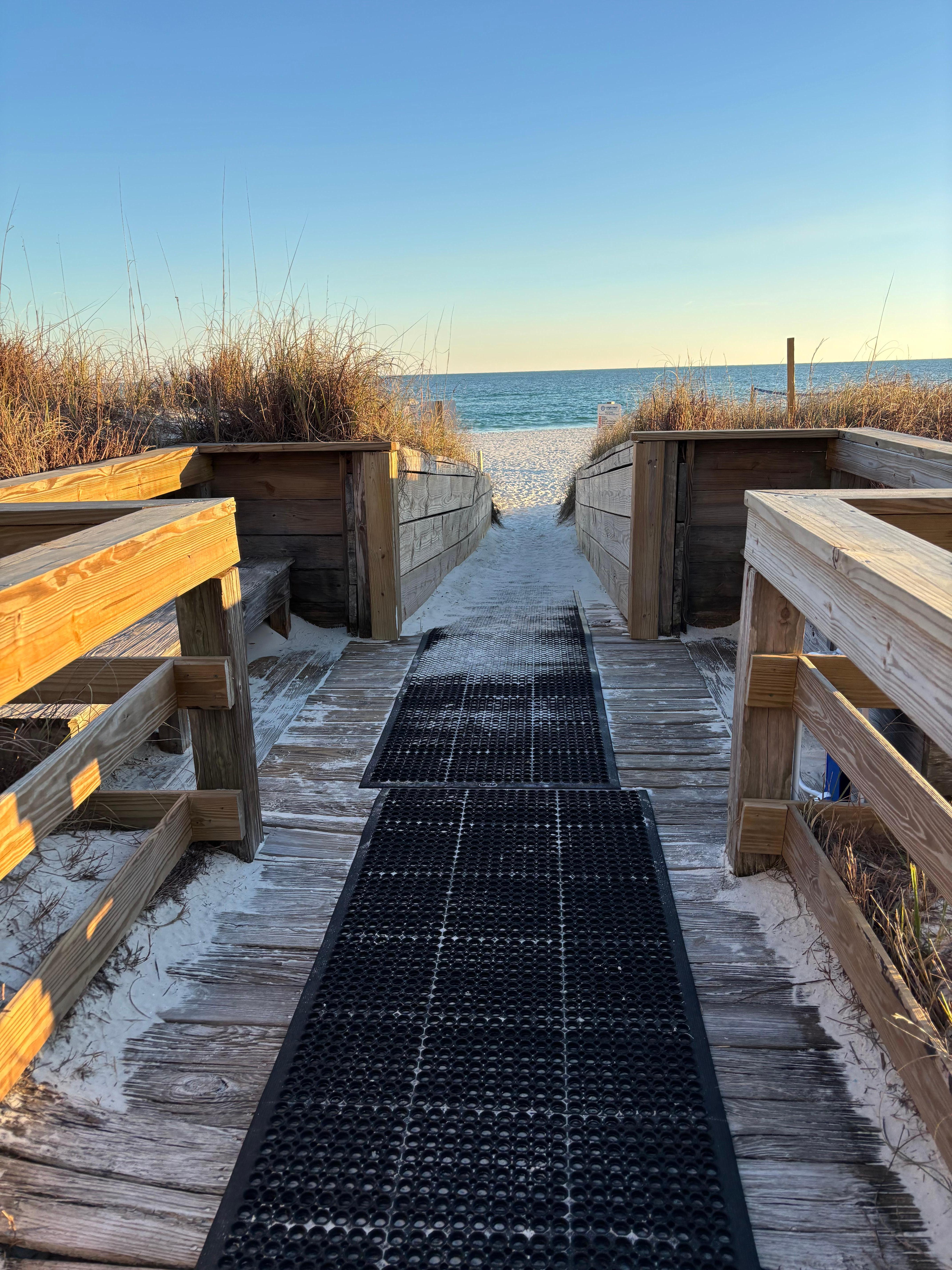 Access to the beach 