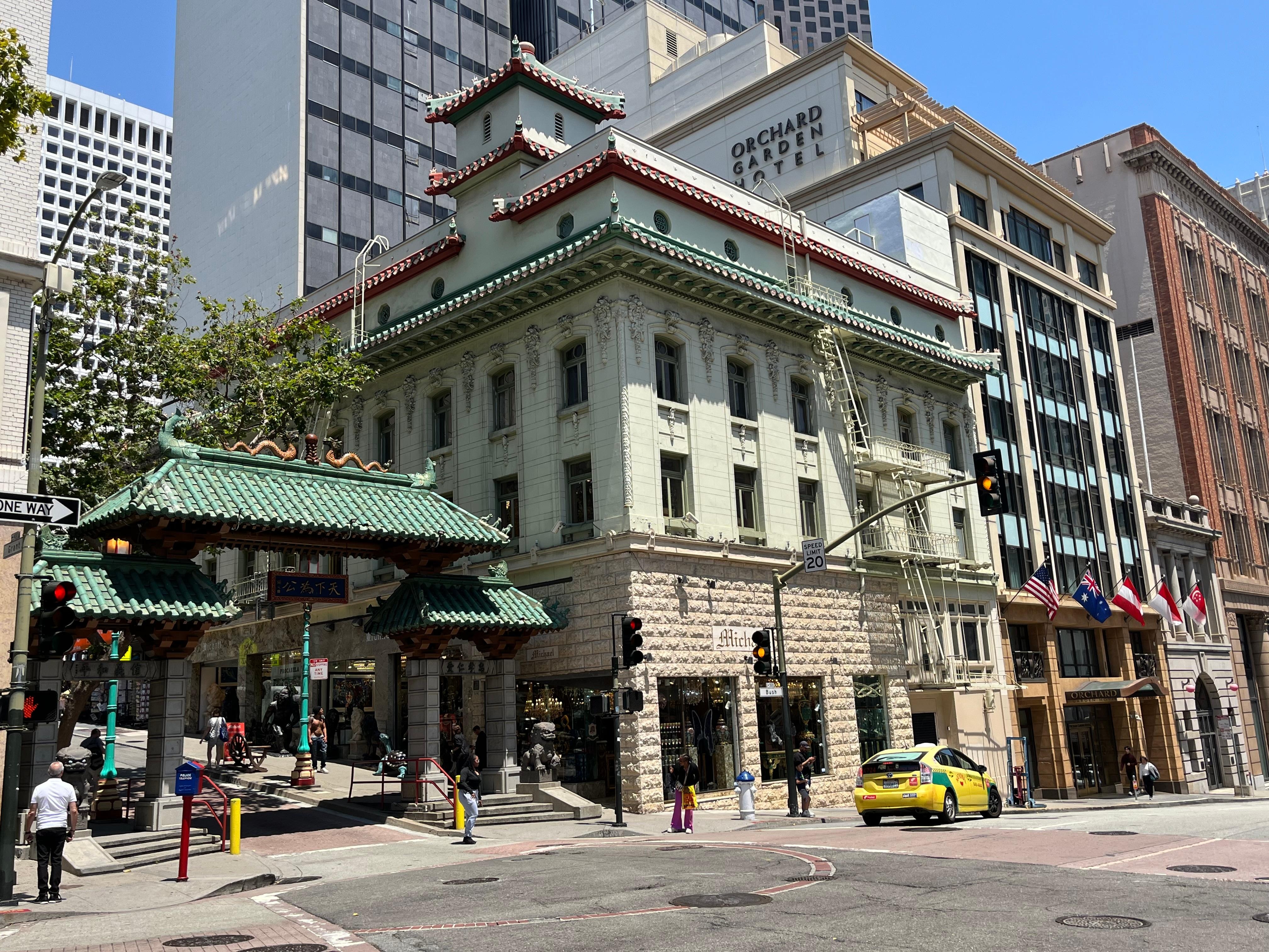 Proximidad a la puerta de china town