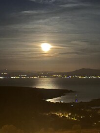 Balkonumdan muhteşem dolunay