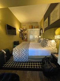 Onze kamer in dezelfde stijl als de rest van het hotel.