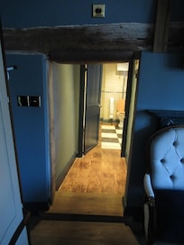 Low padded beam into bathroom