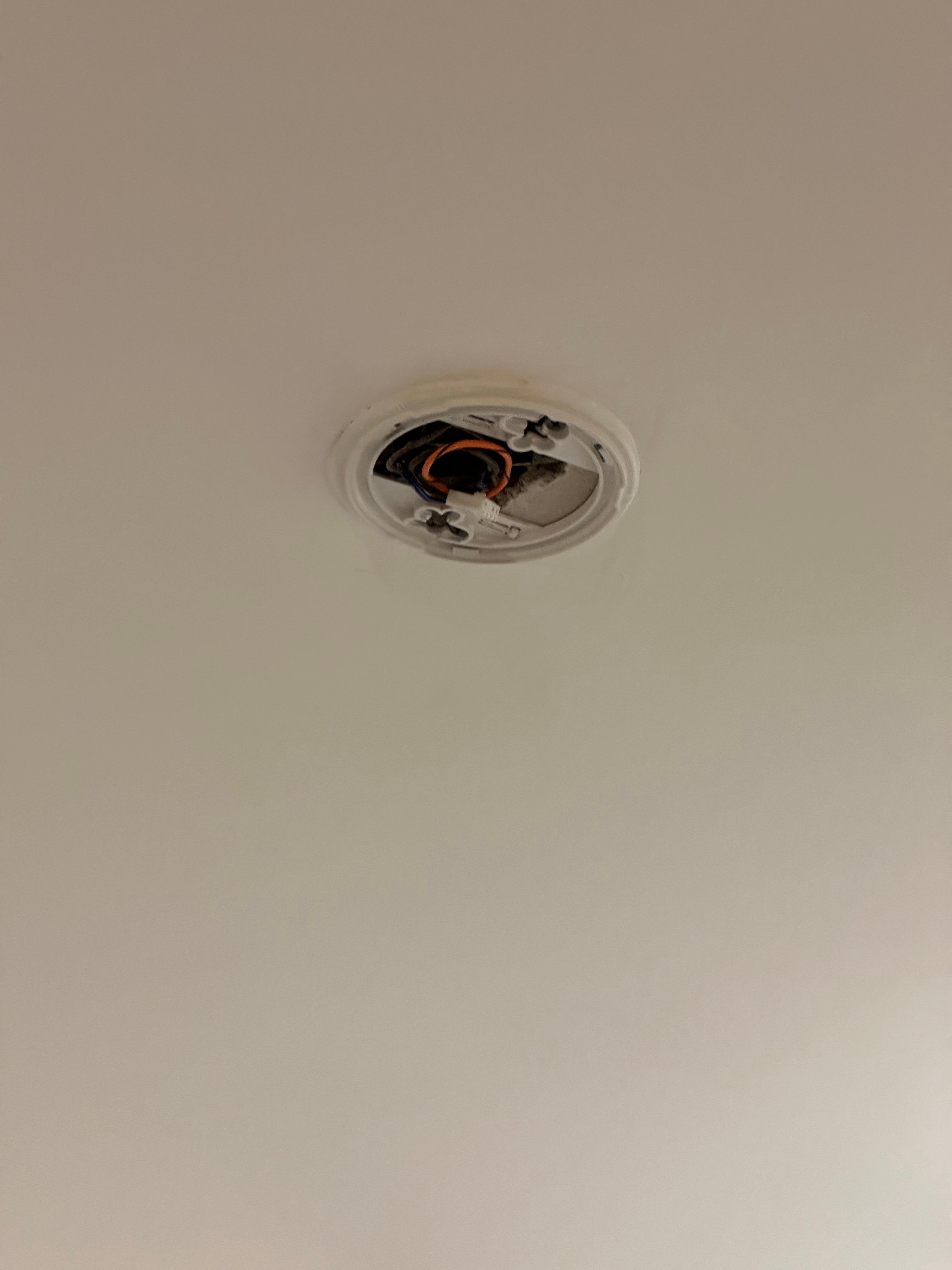 Missing smoke detector 