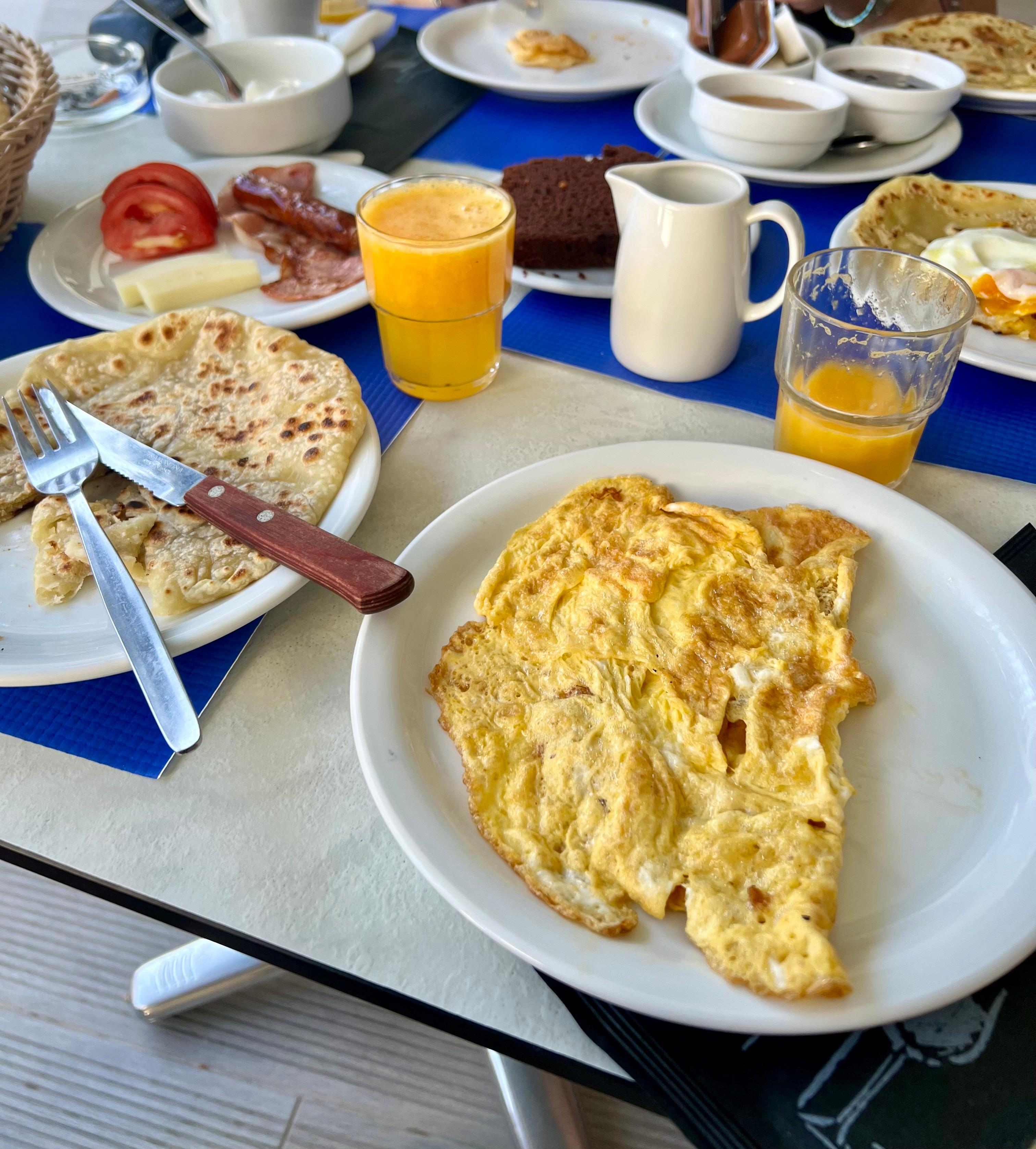 Lokal morgenmad på hotellet