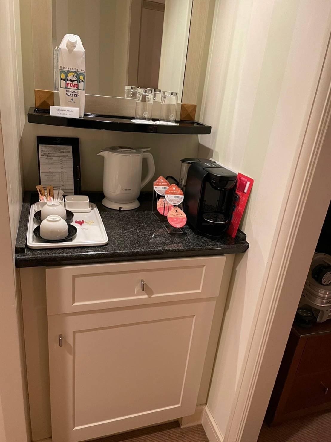 茶水區提供豐富的咖啡、紅茶、綠茶等。