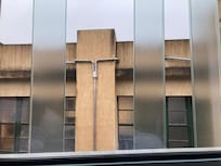 Die Aussicht aus dem Hotelzimmer,falls man bucht, 'bei unseren Gästen beliebt' steht auf hotels.com. Mir nicht ganz klar warum.....