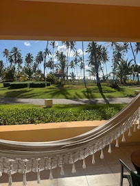 Vista do mar, o quarto era bem próximo da areia, contudo ficava longe das instalações principais do Hotel.