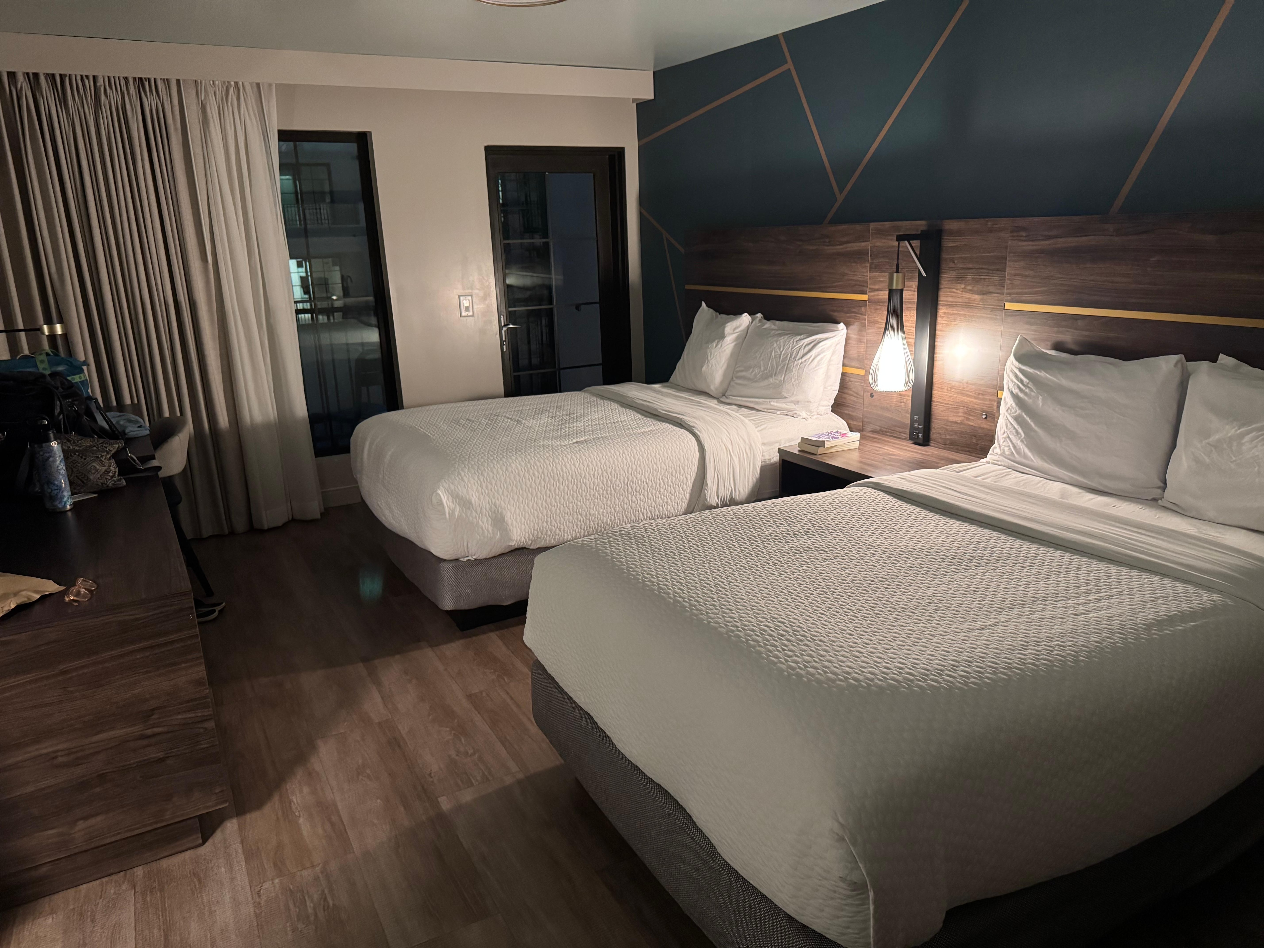 Double bed bedroom