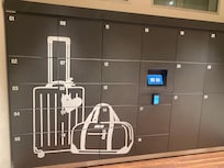 GepĂ€ckaufberwahrung im kostenpflichtigen SchlieĂfach ( bei VerfĂŒgbarkeit)