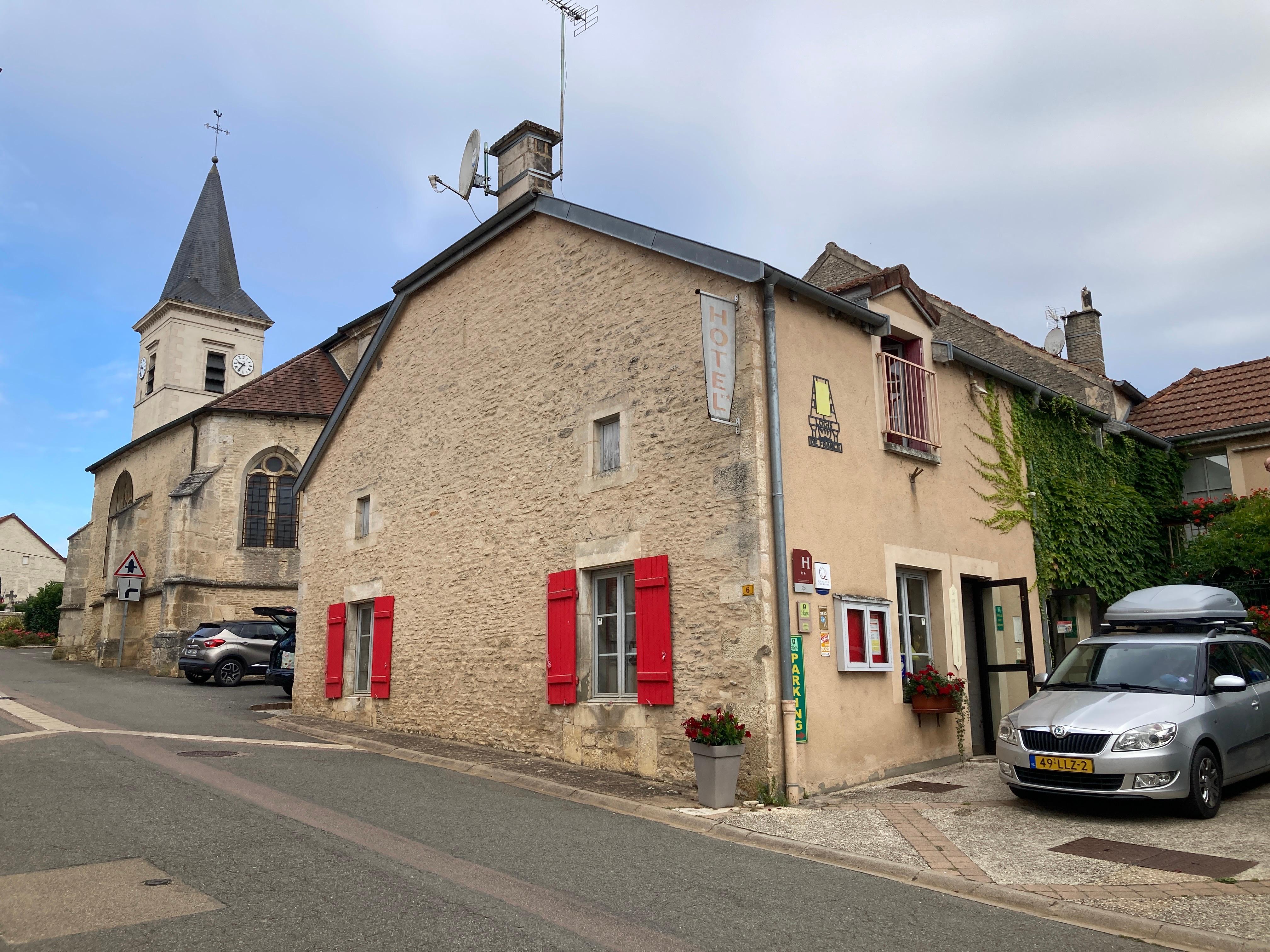 Accommodation and breakfast building, a few metres away from the pub. 