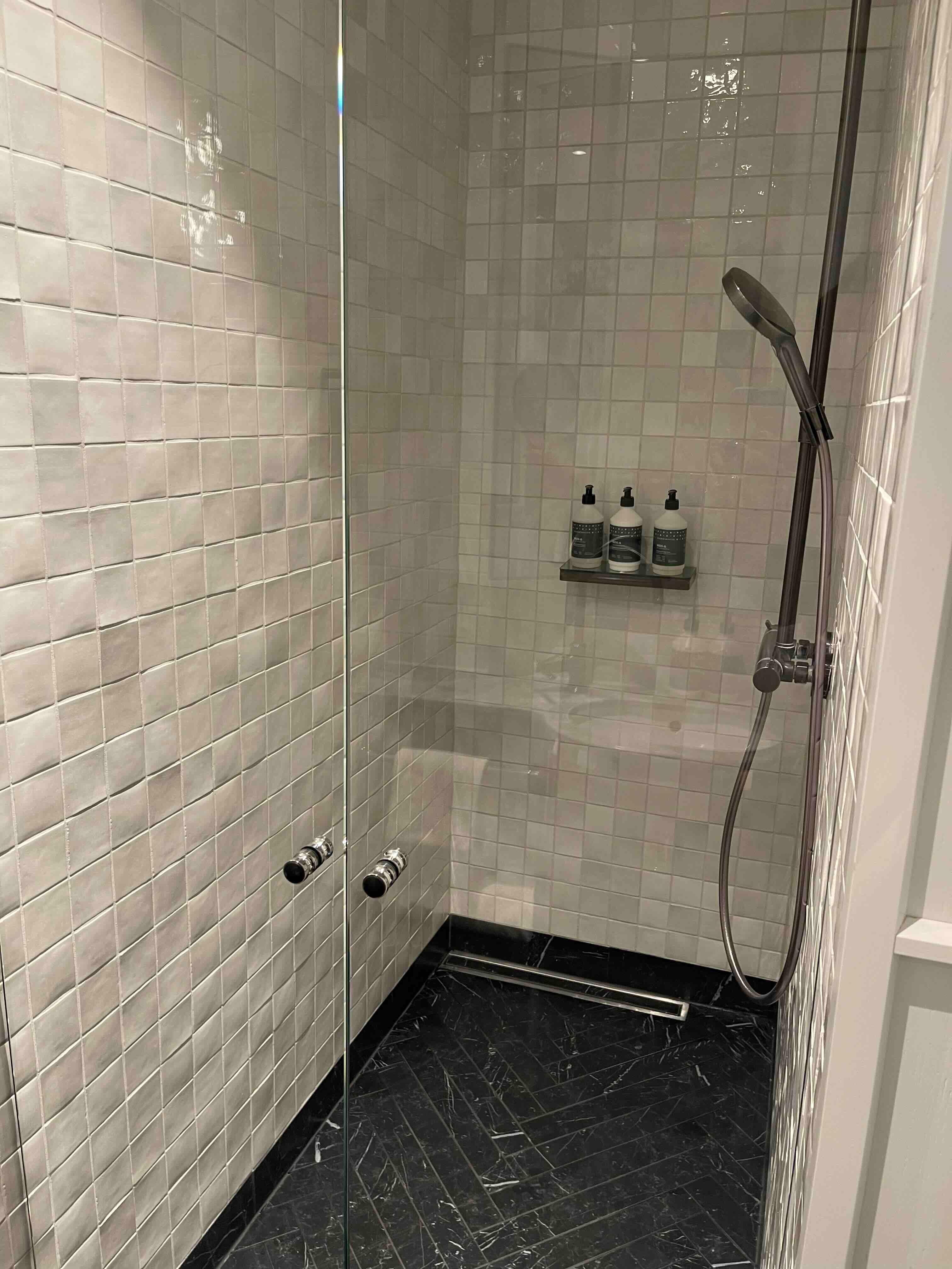 Shower Junior Suite