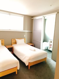 2ベッドルームと、2段ベッド×2台の部屋がありました。
部屋にもバスルームがあってとても便利