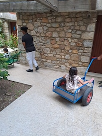 Les chariots pour les bagages 👍(et les petits-enfants qui en profites !