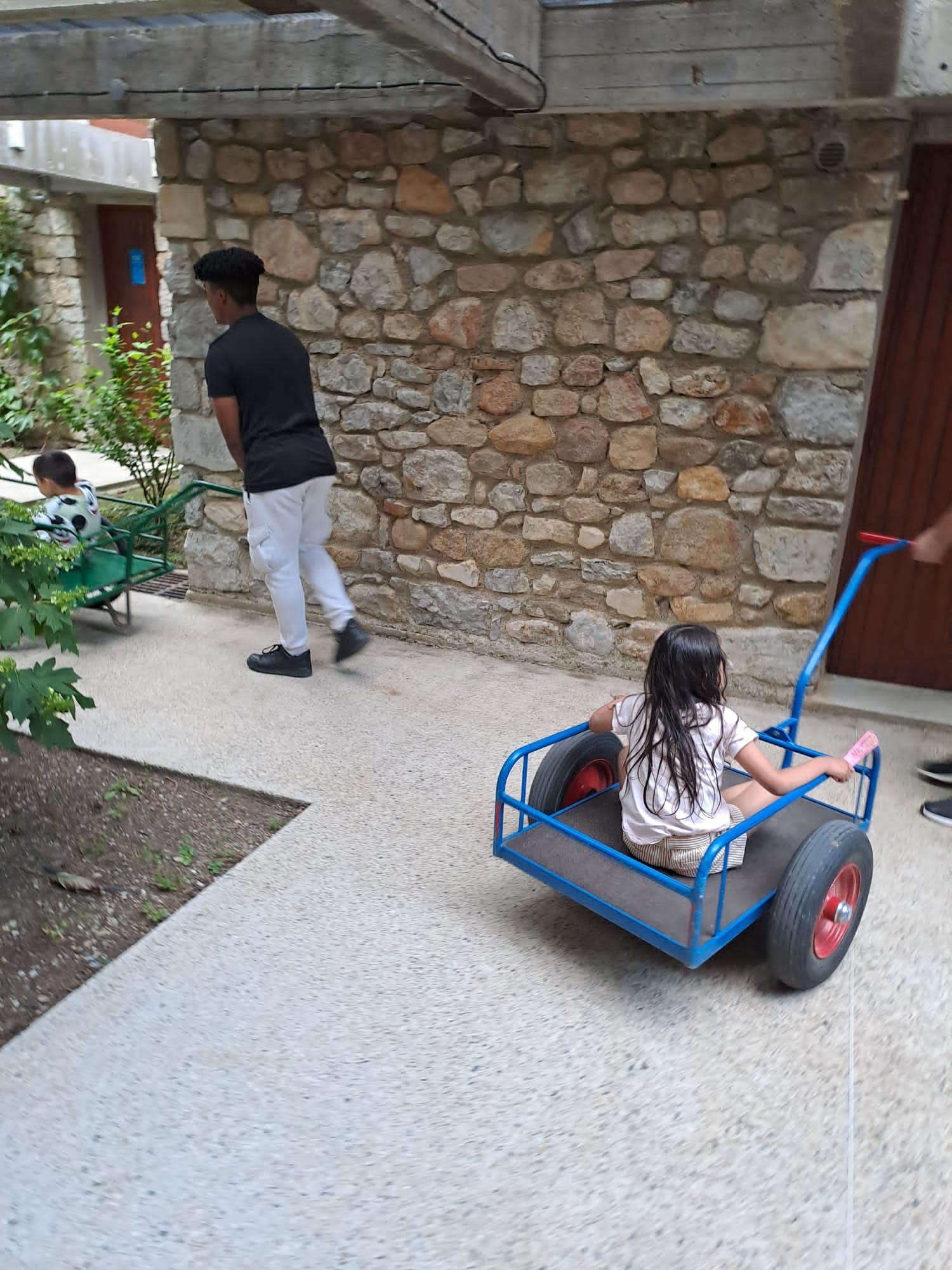 Les chariots pour les bagages 👍(et les petits-enfants qui en profites !