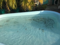 Beskidt pool sagde det hver dag på 4dagen blev den næsten renset
