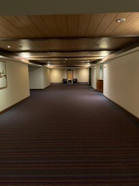 Couloir immense et pas très propre