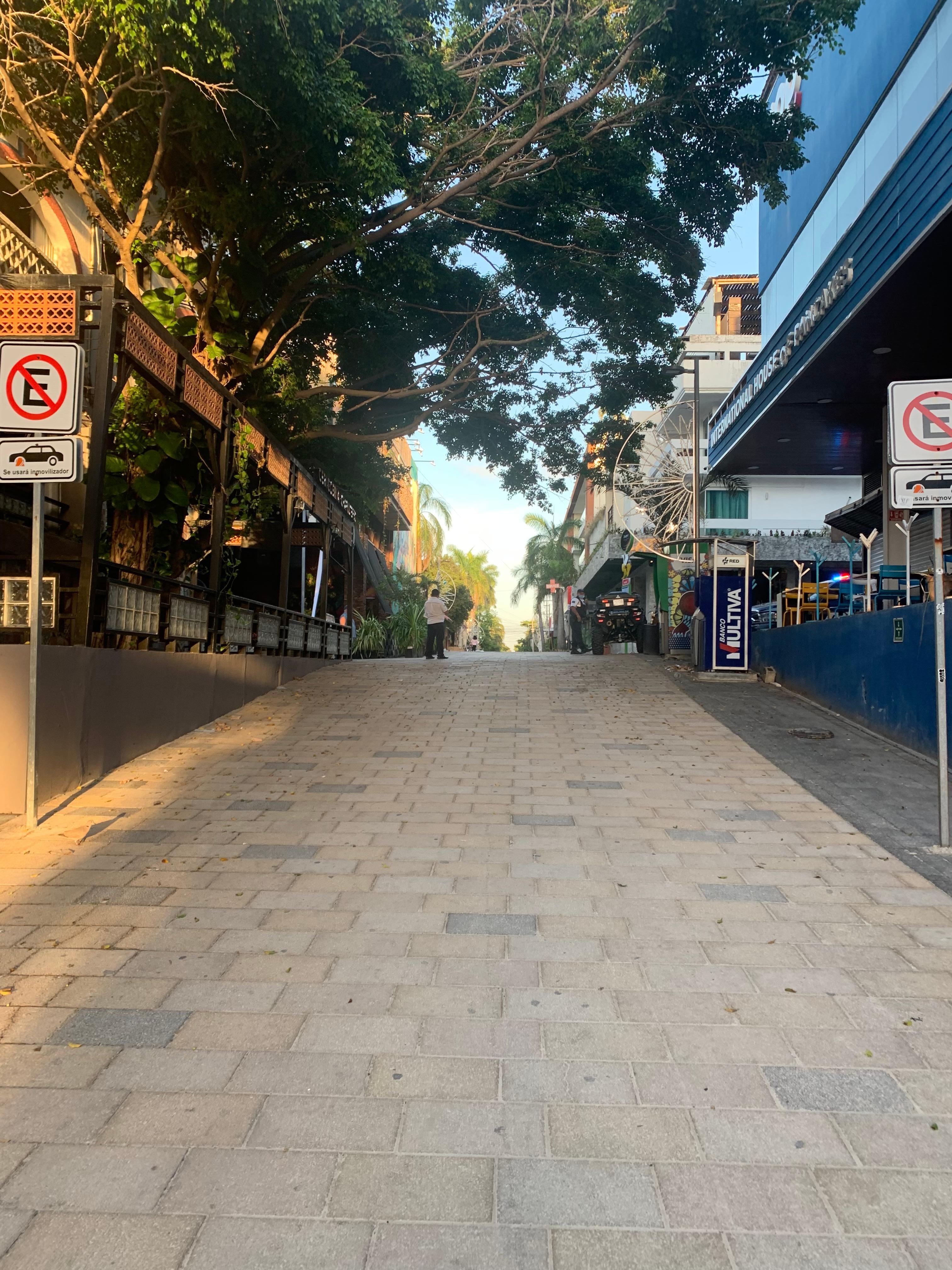 All’uscita dall’hotel