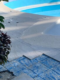 PISCINA EM OBRAS. FECHADA.