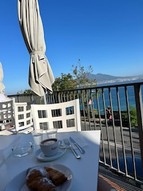 colazione vista golfo