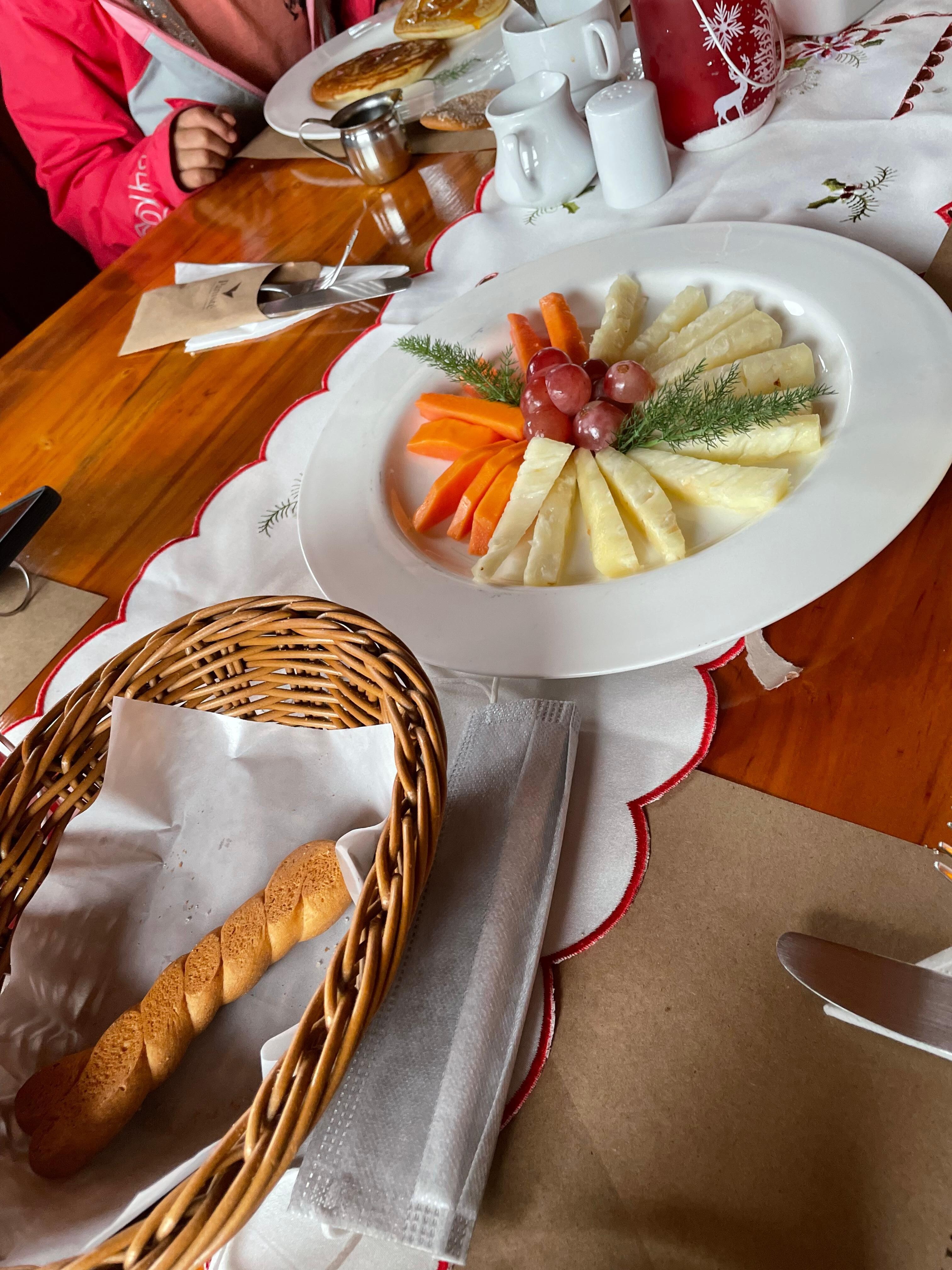 Q50! Por un plato de frutas donde la piña es súper ácida …