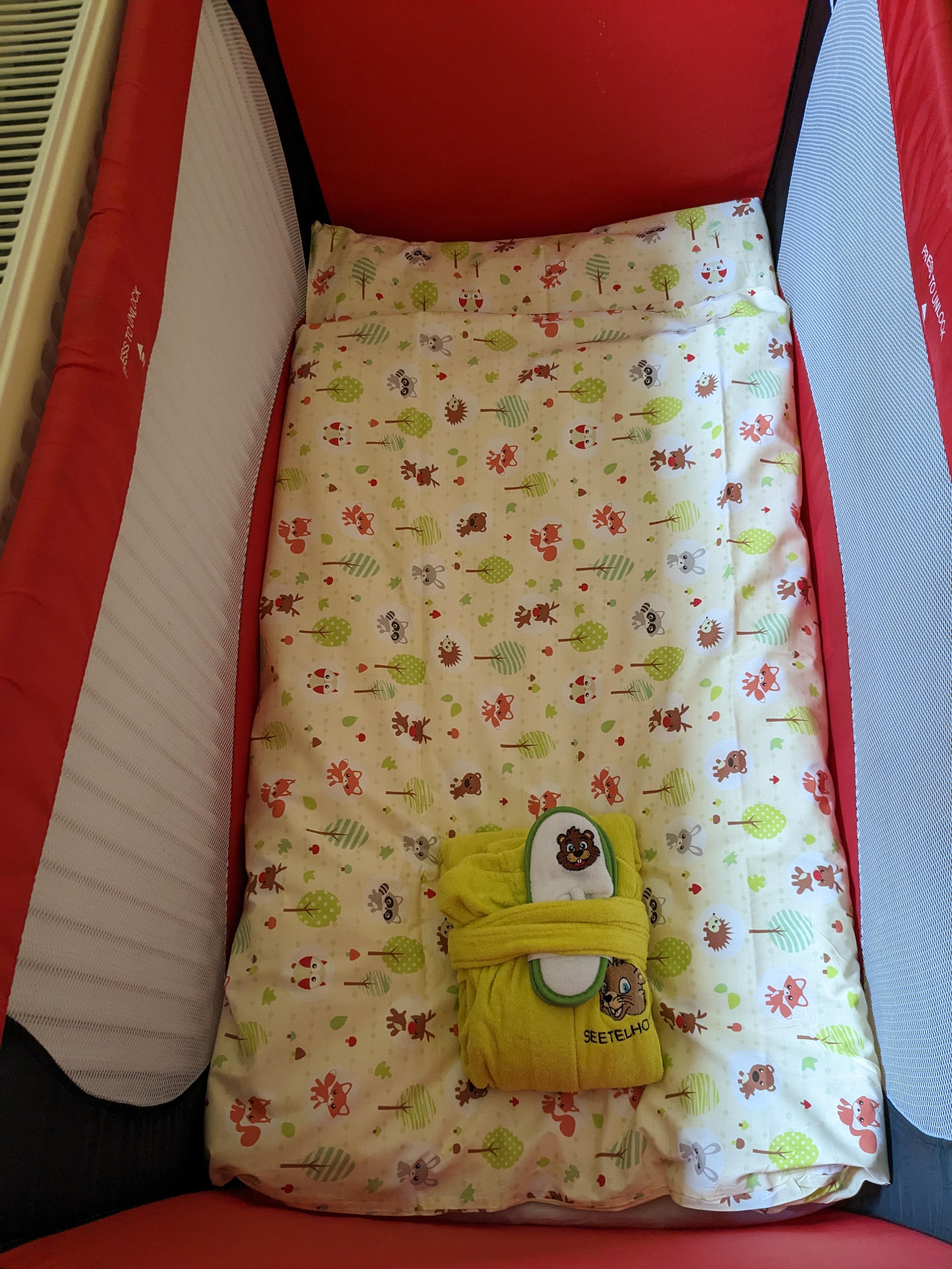 Travel cot instead of a "real" baby bed with proper mattress