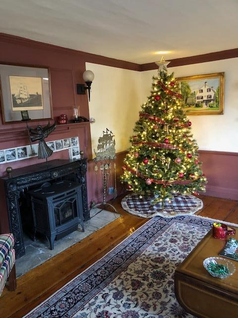 Guest Livingroom with cookies