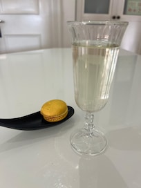 Welcome drink and macaron