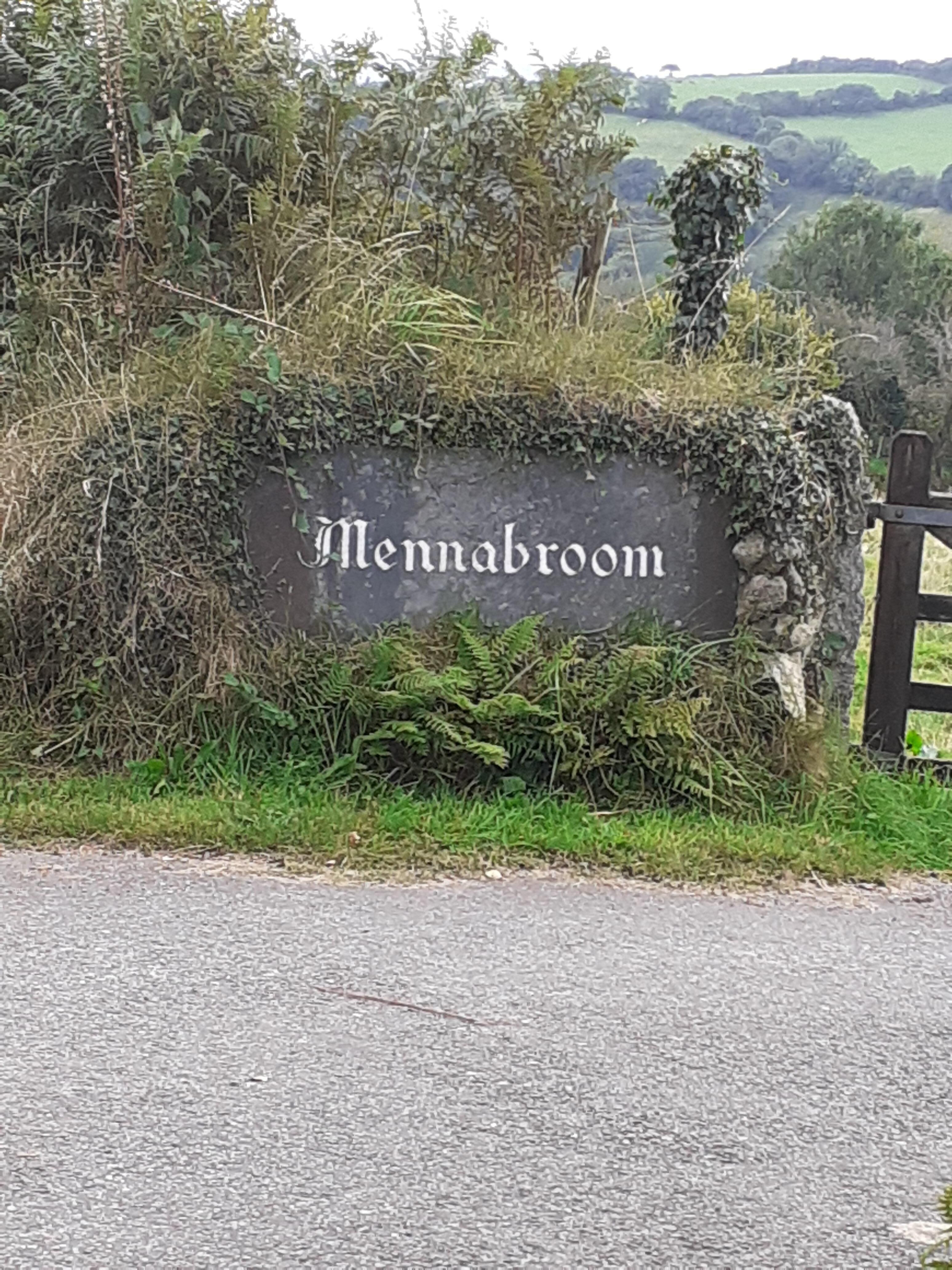 Sign at beginning of long drive to the band b.