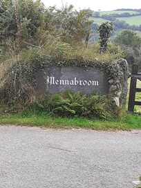 Sign at beginning of long drive to the band b.