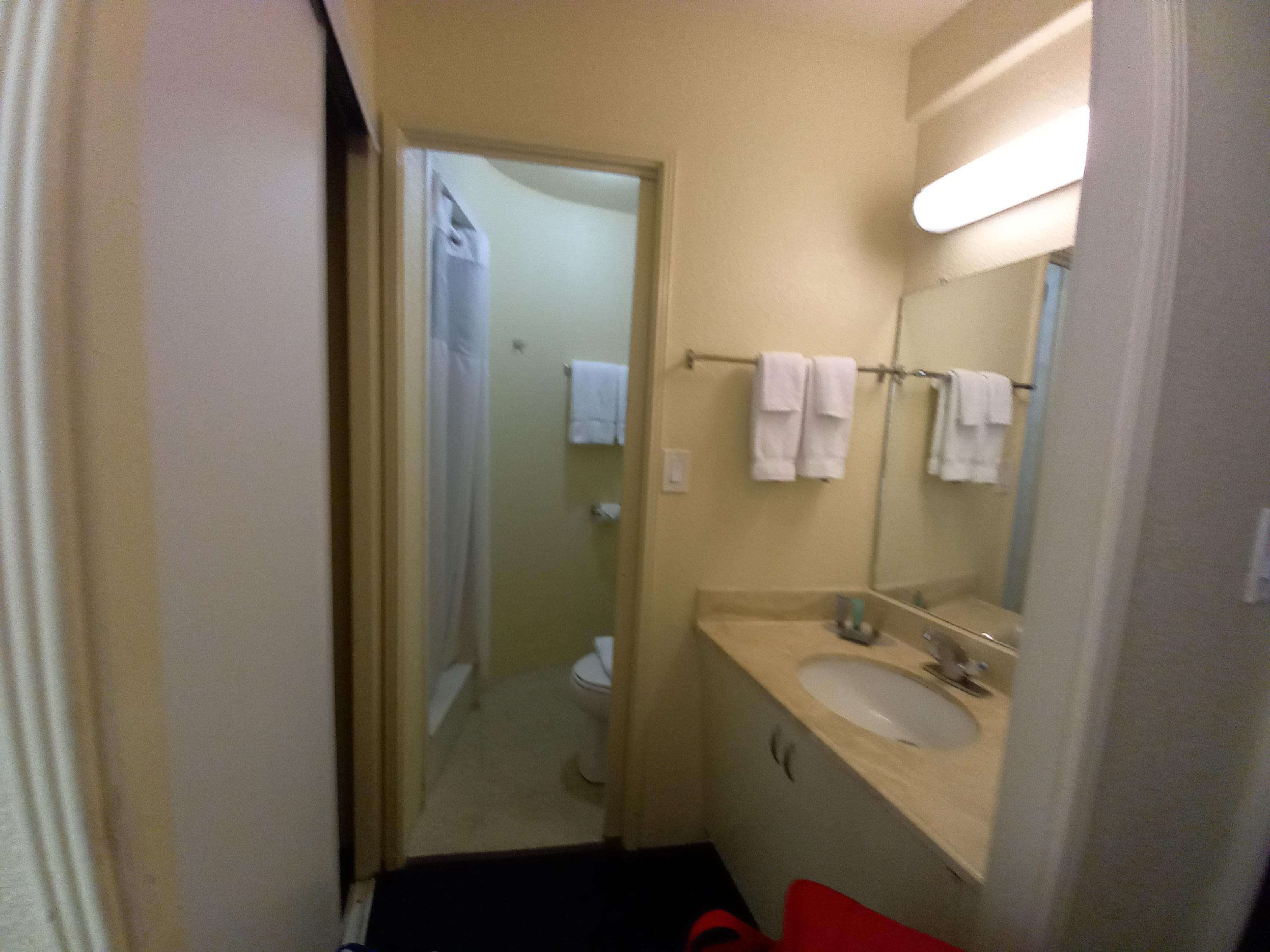 Seperate Sink to the Bathroom, loads of storage