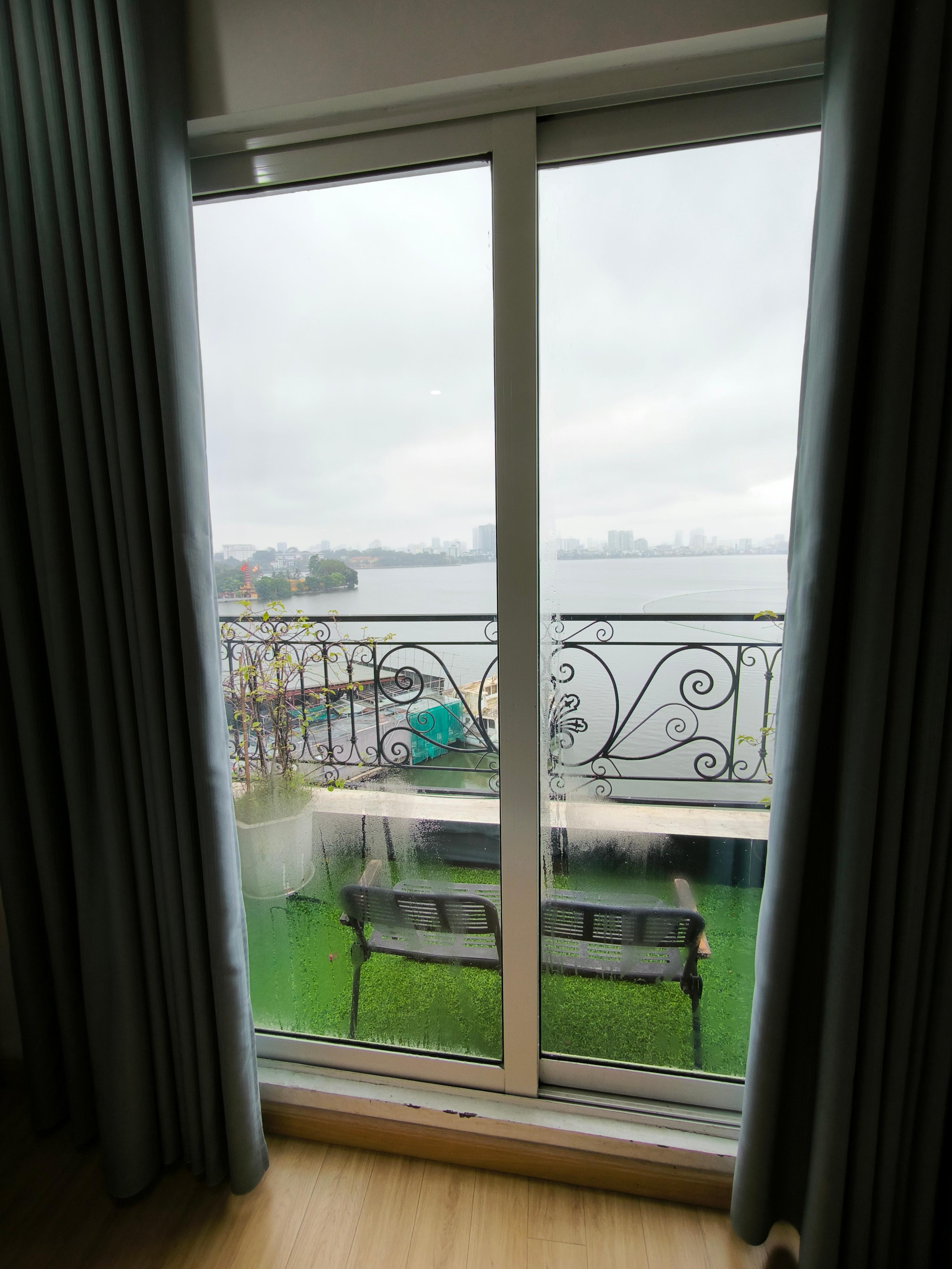 Balcony with the view of the lake 