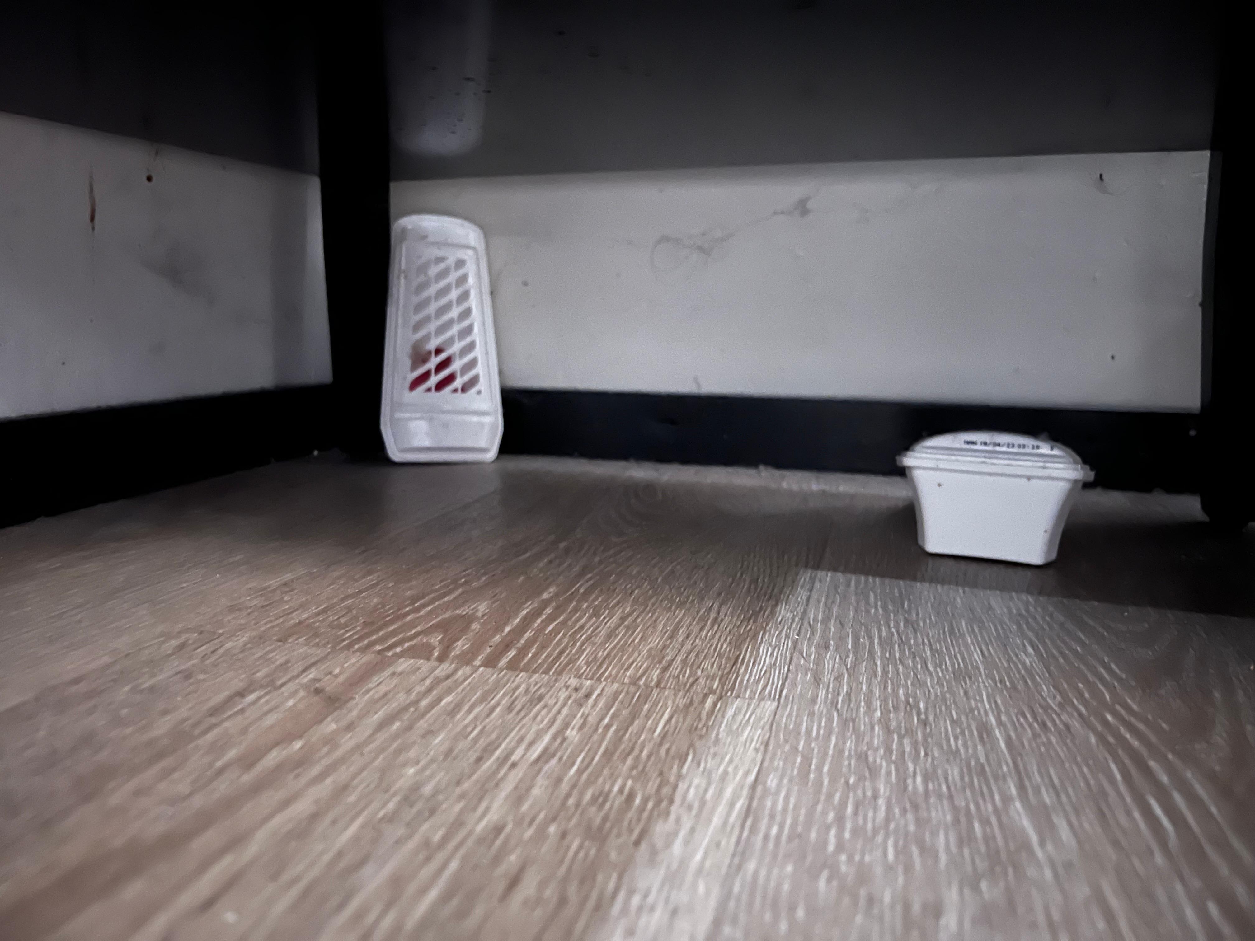 Désodorisant sous le lit