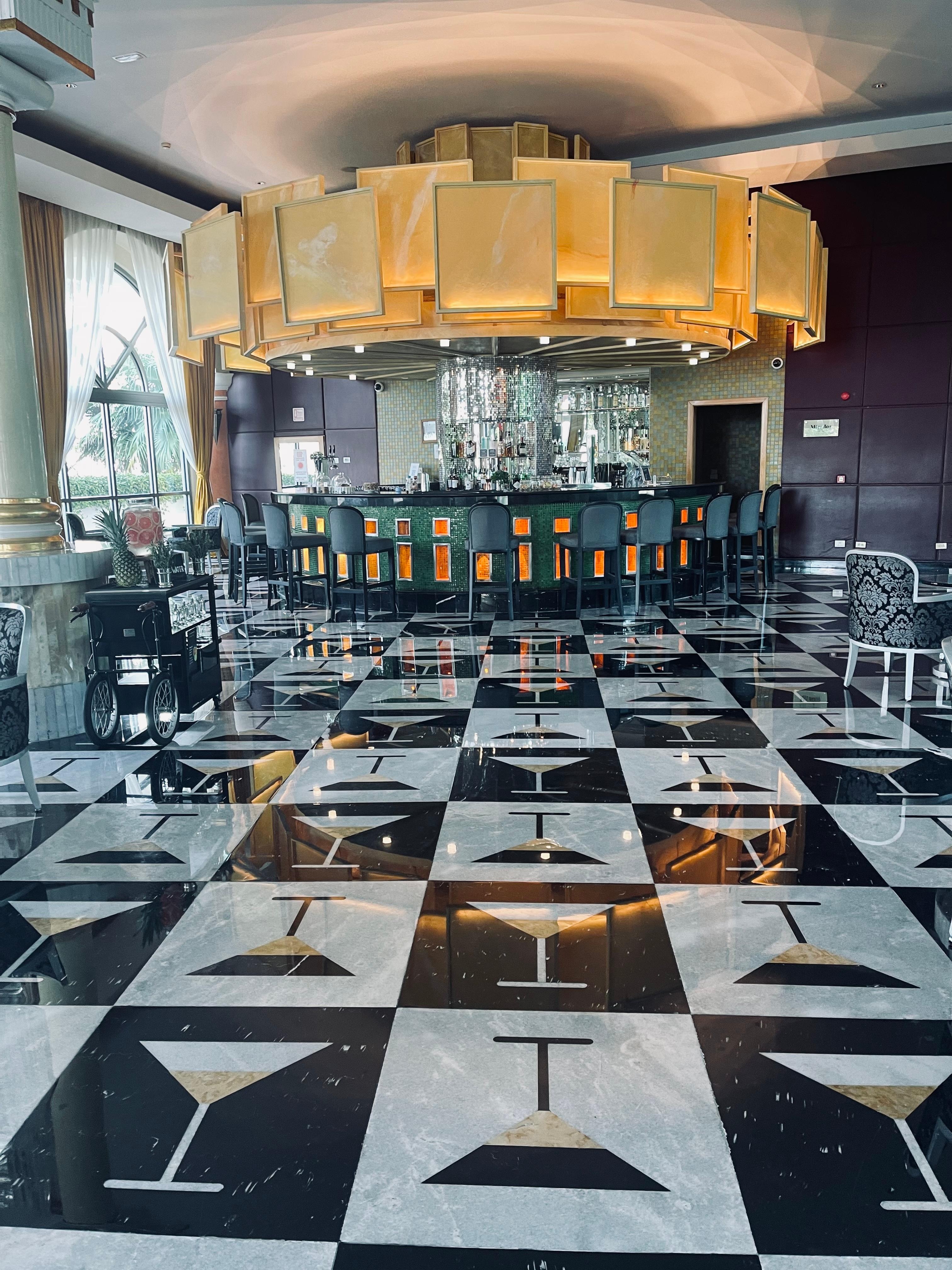Lobby bar with daily entertainment