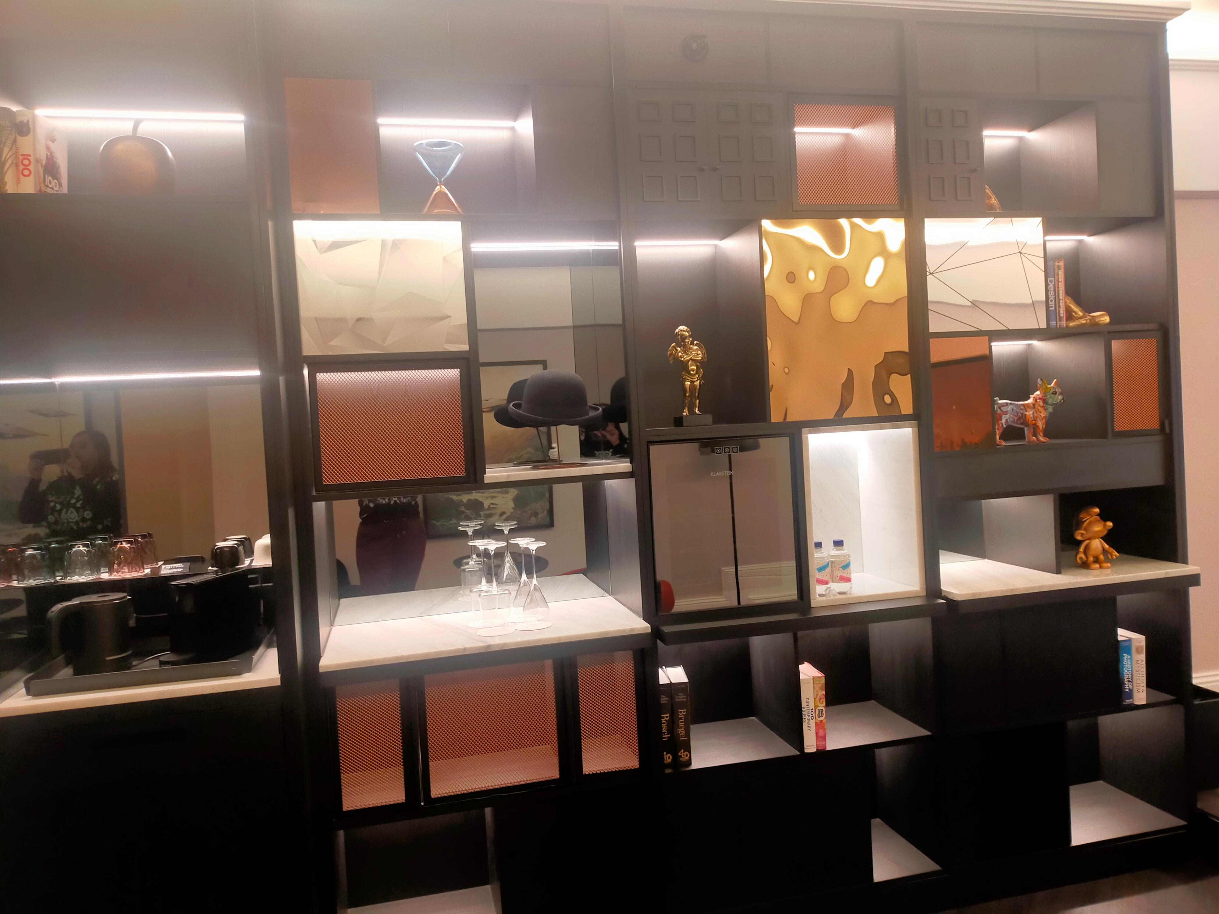 Mesmerising décor and very plenty of storage spaces.