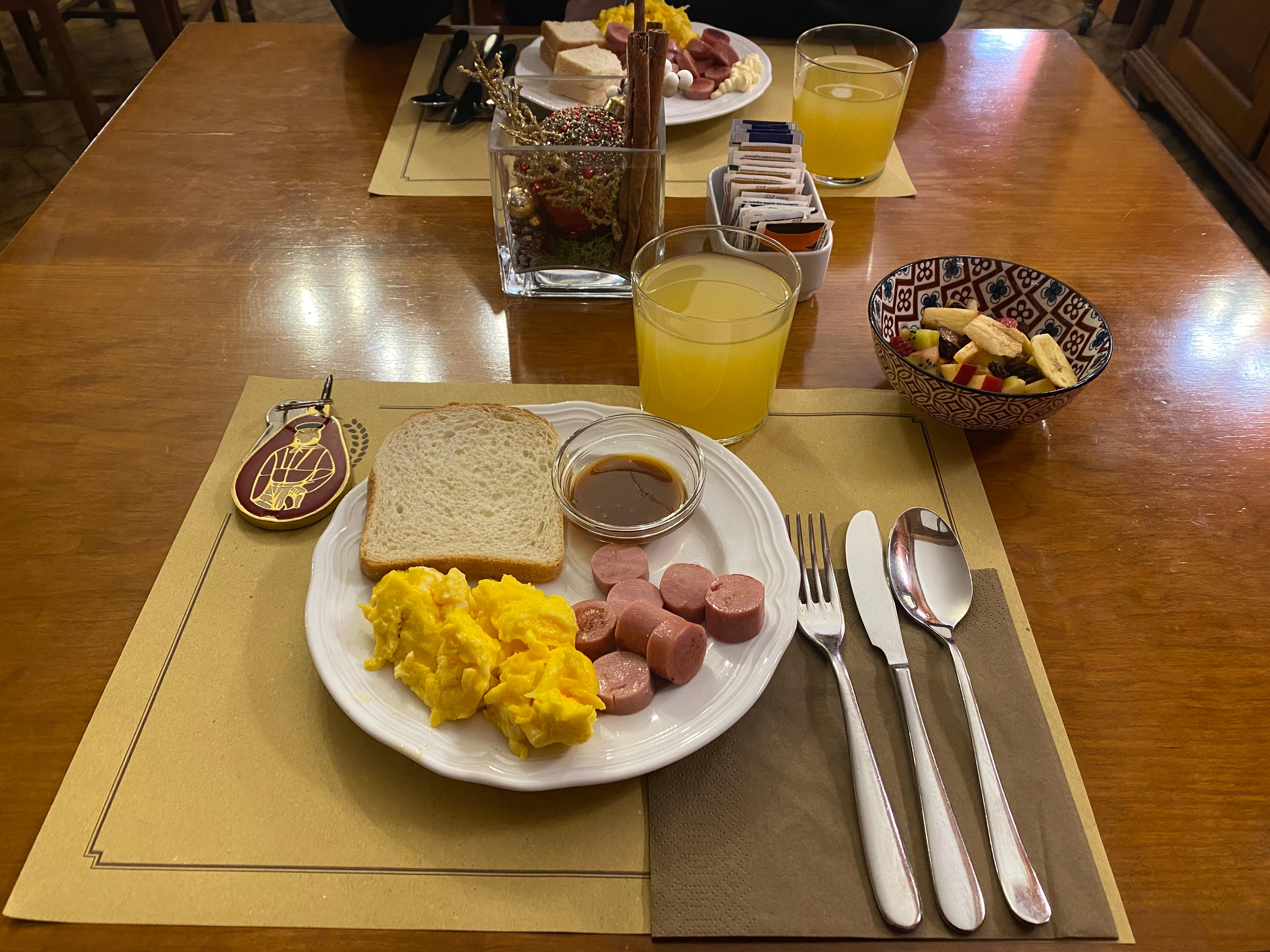 Petit-déjeuner buffet varié 