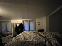 Loftsäng med mjuk madrass. Dubbelsäng.