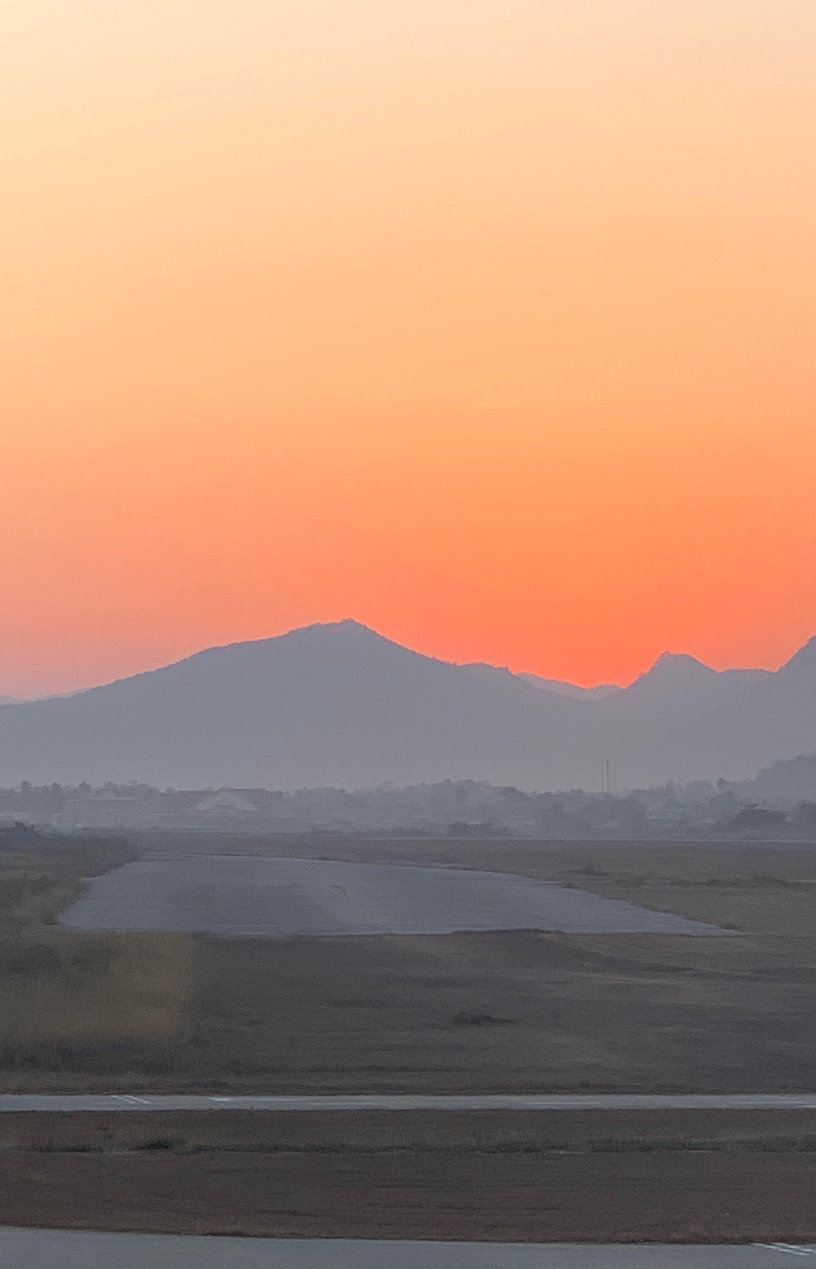 ルアンパバーン空港からの夕焼け