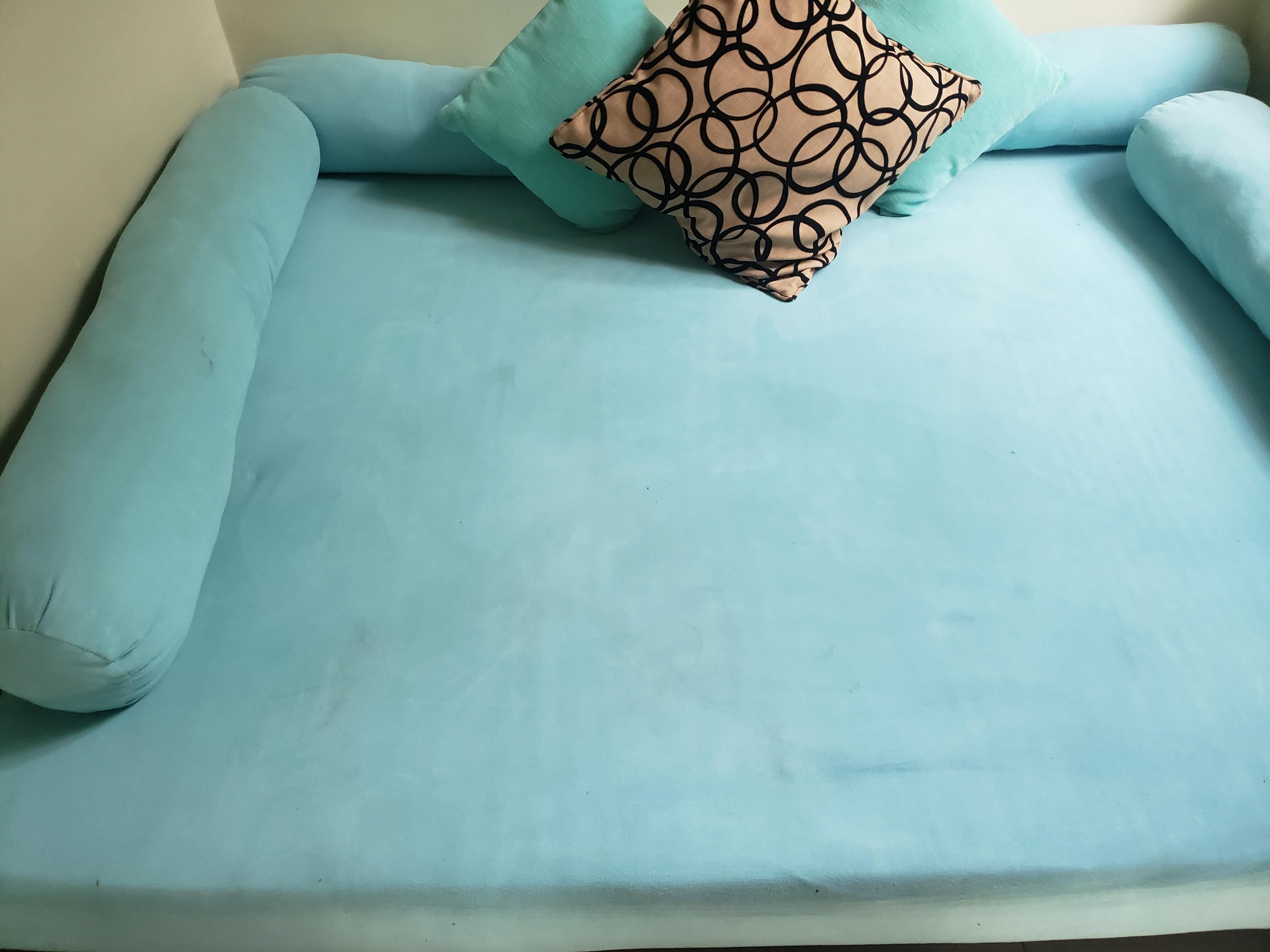 Not the cleanest cover on the day bed :(