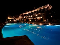 Hotel Fassade & pool