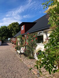 StallÀnga med rum och fullt utrustat kök.