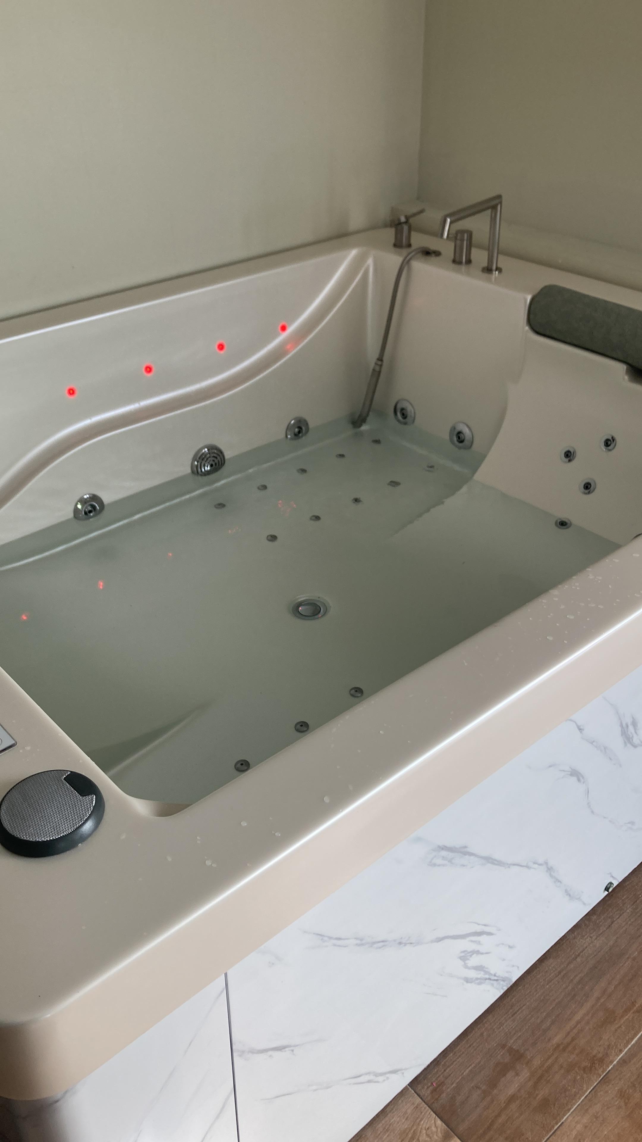 Jacuzzi in room