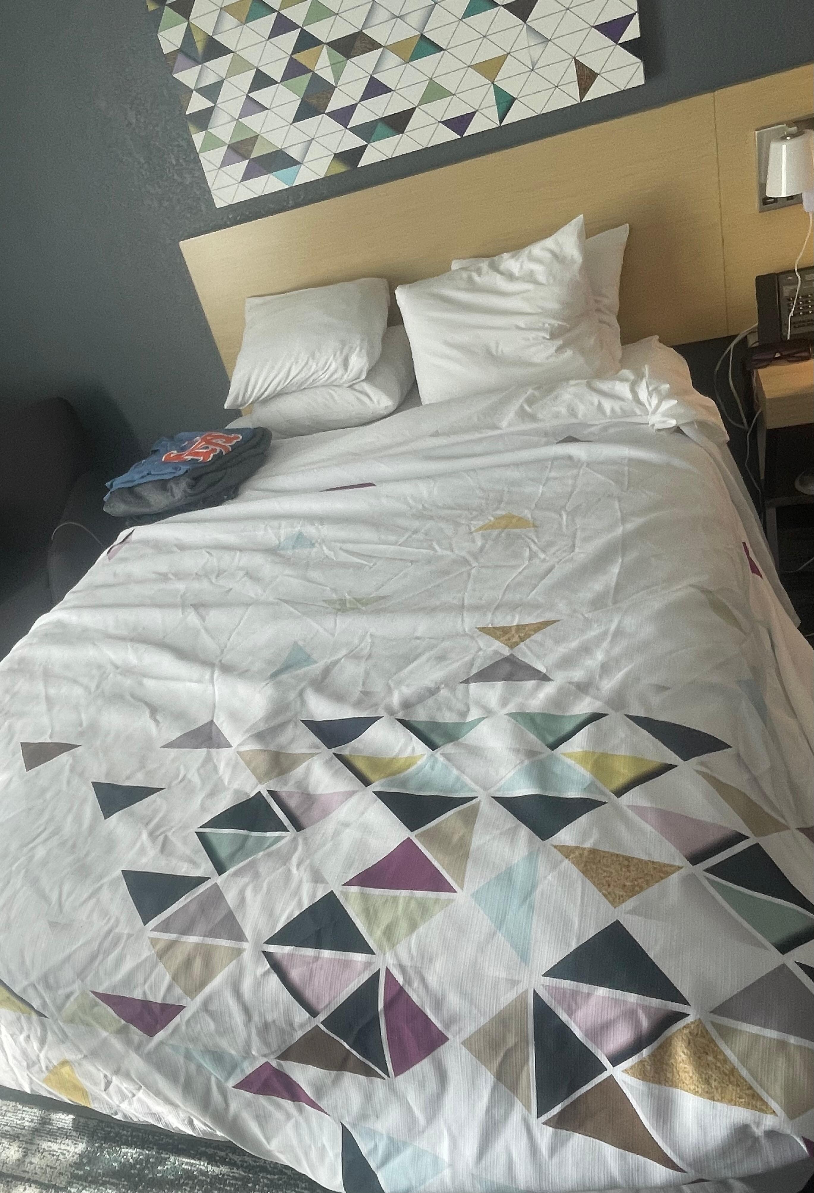 This looks like a queen size? Front desk argued with me stating this is a queen bed!!