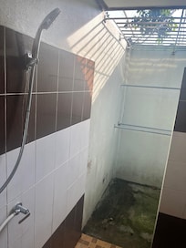 Salle de bains très sale