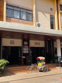 Pakse Hotel entrance