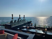 Horizon bar and pool afternoon