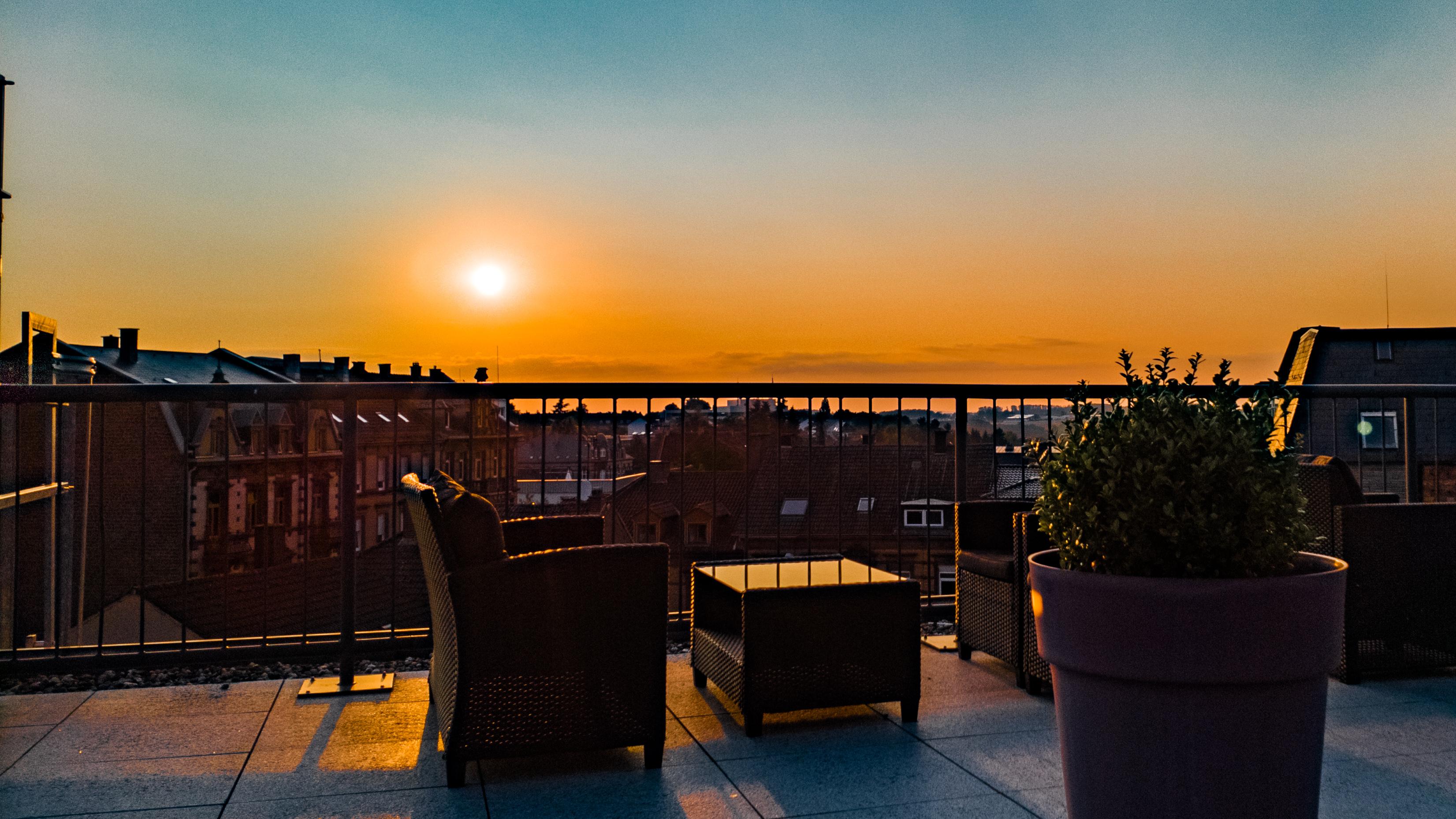 Sonnenuntergang auf der Dachterrasse