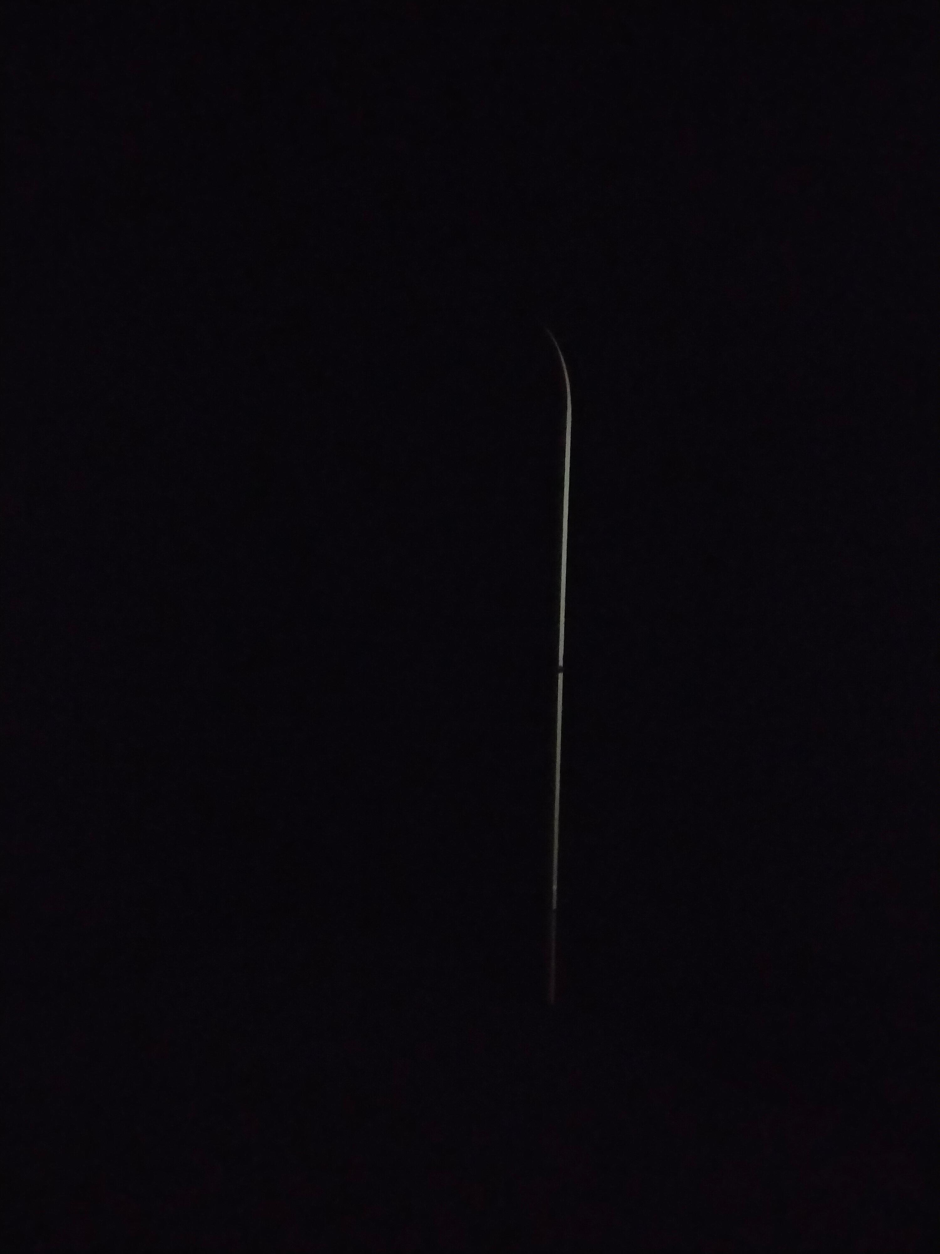 PUERTA NO CIERRA DEJA PASAR LA LUZ DEL PASILLO (foto by night)