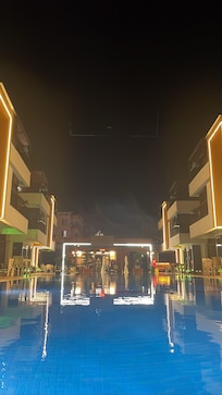 It’s never too crazy, which is perfect for families and couples who want a relaxing holiday.