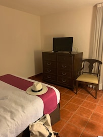 Clean and unexpected extras in simple room. Lots of tv channels, coffee, telephone, room service