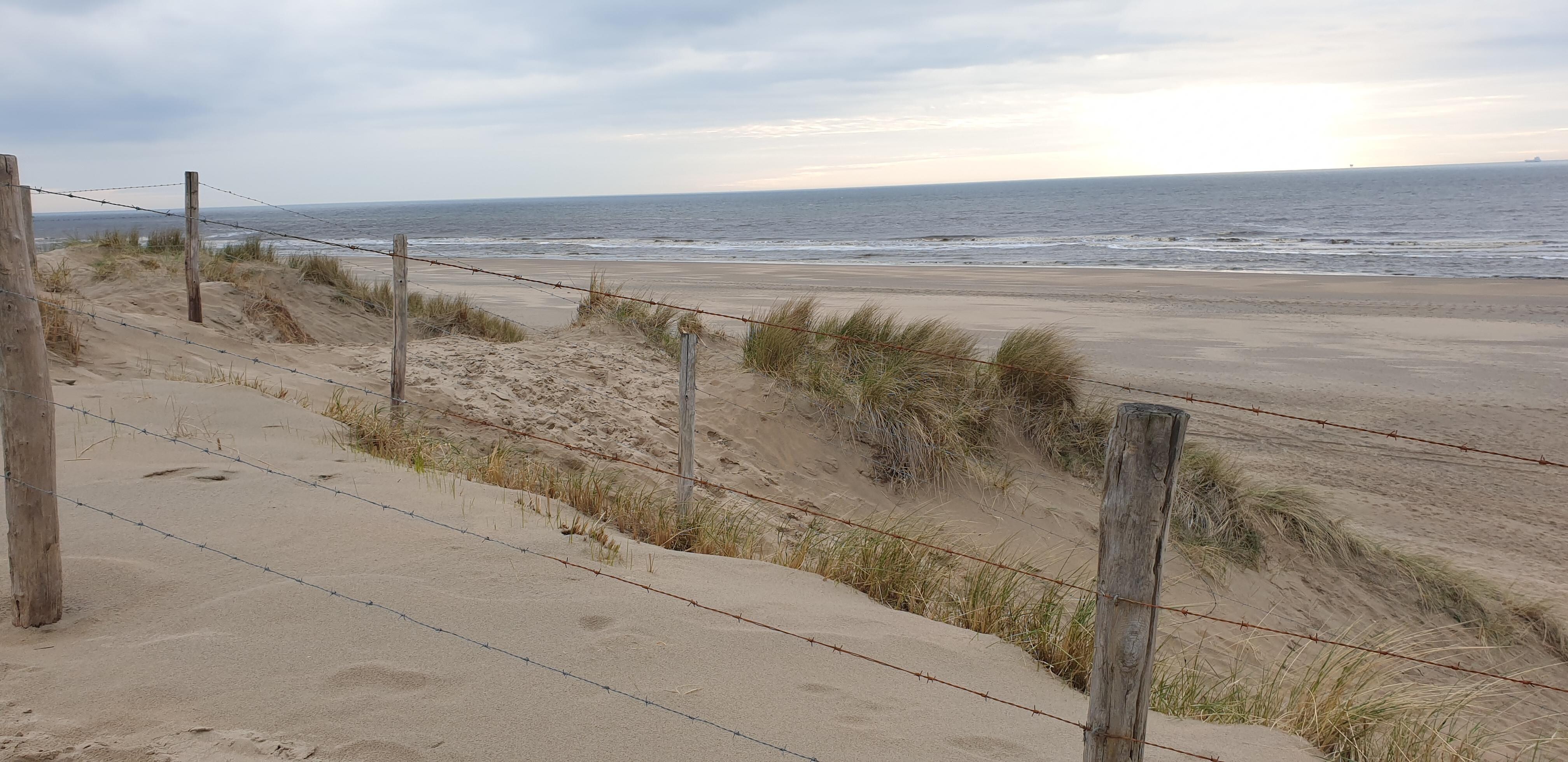 Duinpad naar het strand