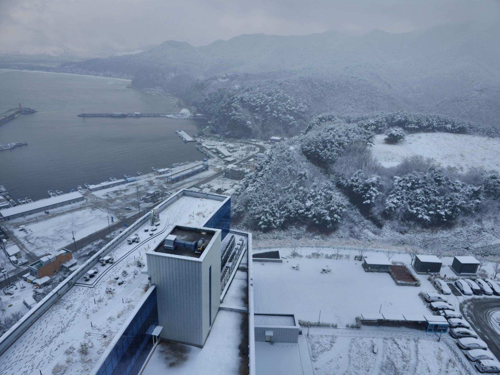 디럭스 패밀리 더블 14층에서 바라본 부분 바다 전망입니다. 